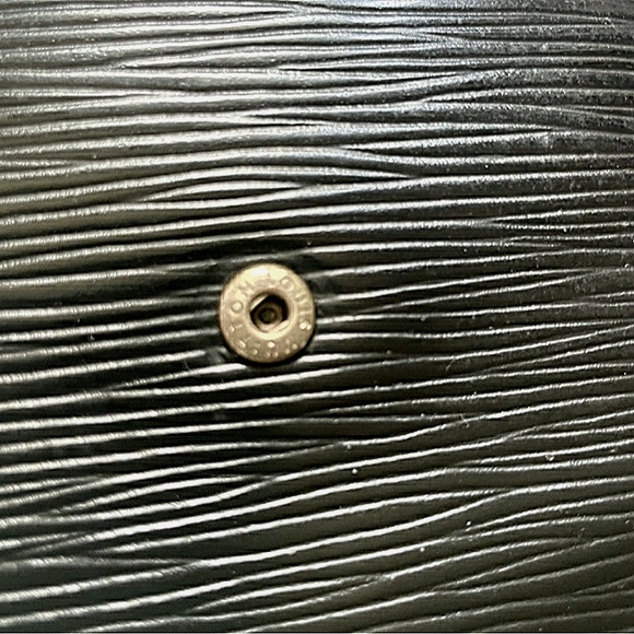 LOUIS VUITTON Elise compact wallet in black Epi leather. Date code MI0923. GUC - Picture 6 of 12